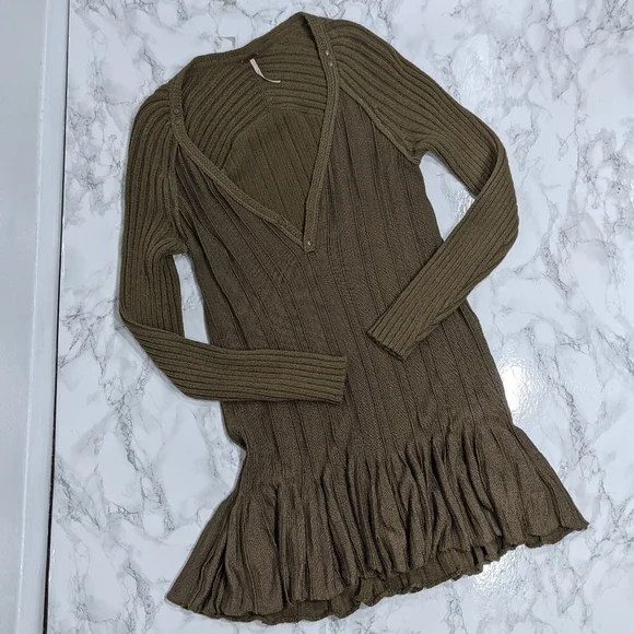 Free People Ribs and Ruffles Olive Tunic Sweater Top XS - Picture 2 of 9